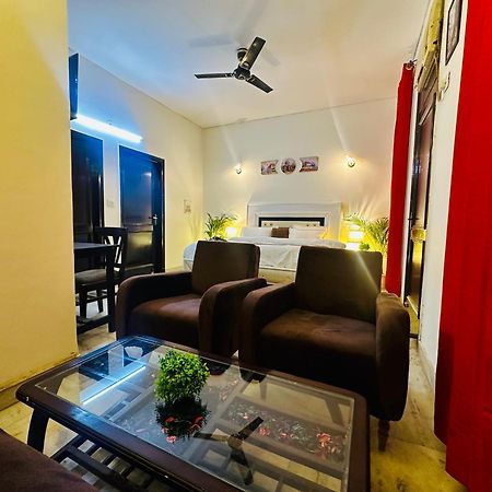 The White Scent-Near Noida Sector 18 Metro 호텔 외부 사진