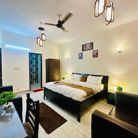 The White Scent-Near Noida Sector 18 Metro 호텔 외부 사진