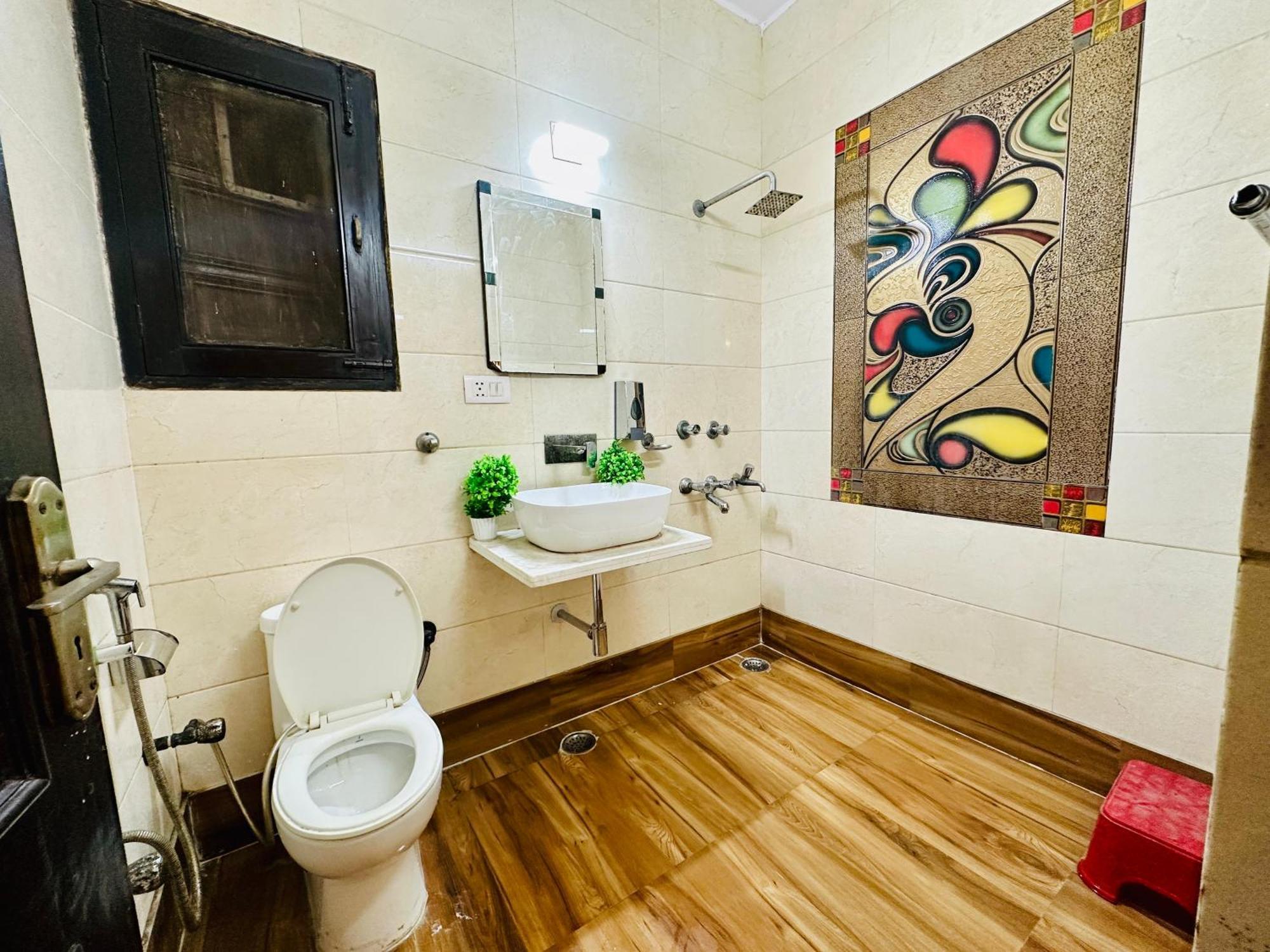 The White Scent-Near Noida Sector 18 Metro 호텔 외부 사진
