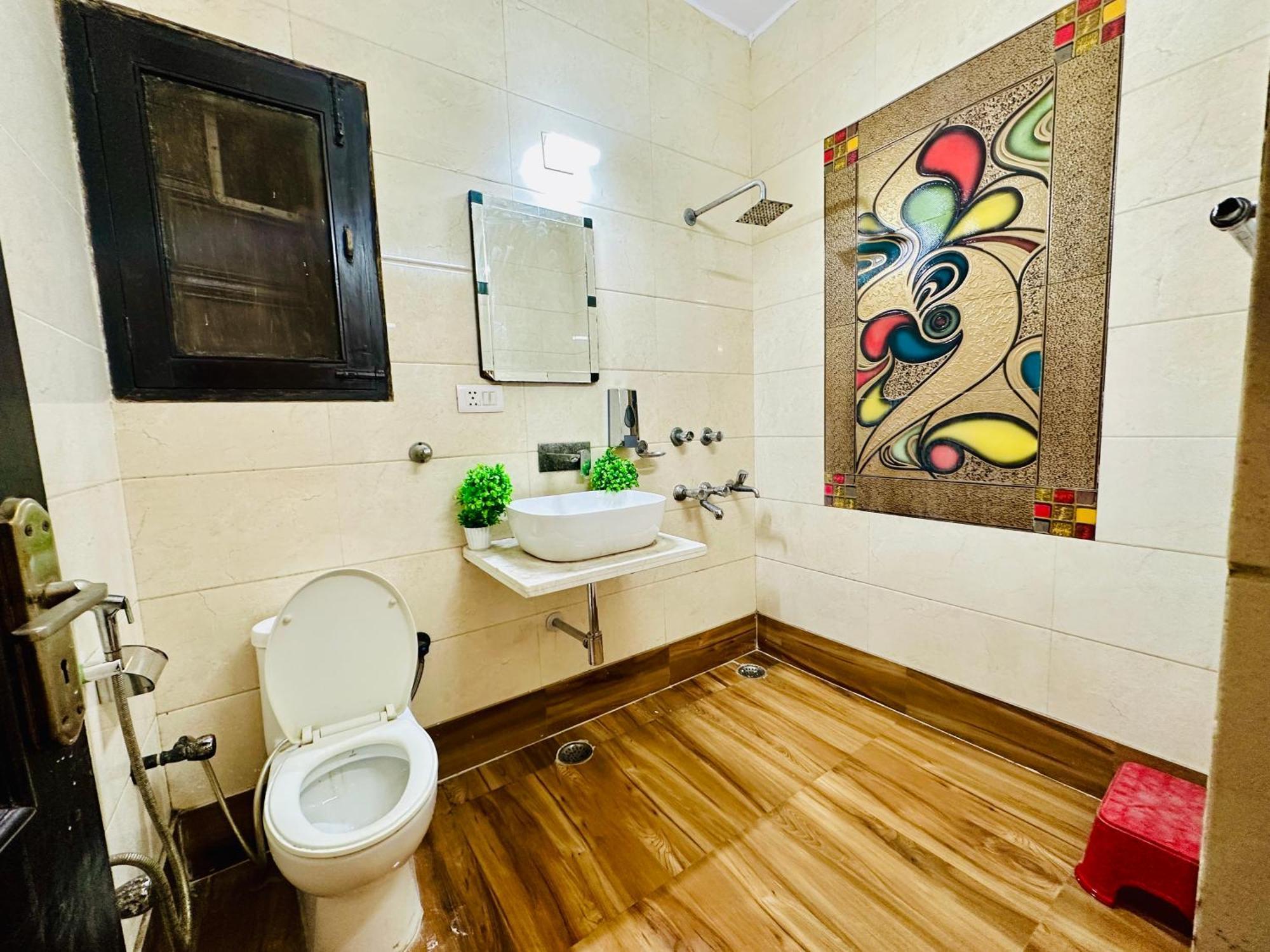The White Scent-Near Noida Sector 18 Metro 호텔 외부 사진