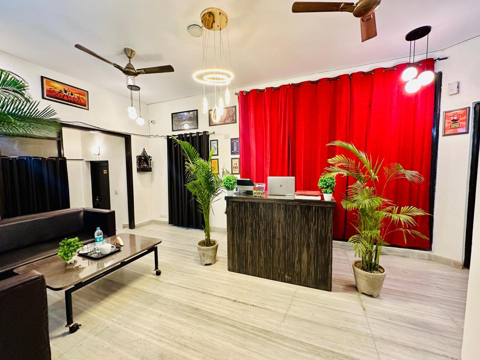 The White Scent-Near Noida Sector 18 Metro 호텔 외부 사진