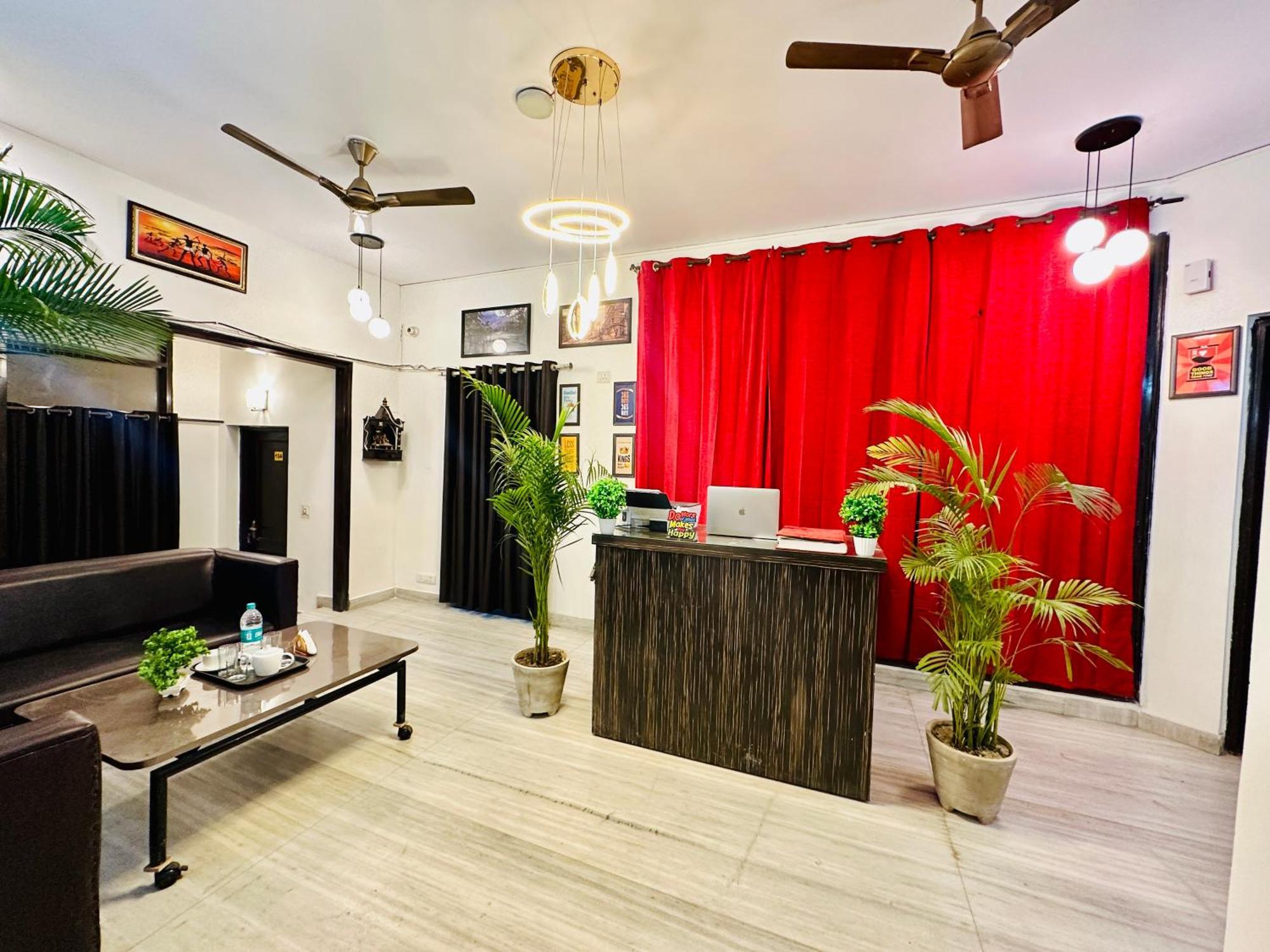 The White Scent-Near Noida Sector 18 Metro 호텔 외부 사진