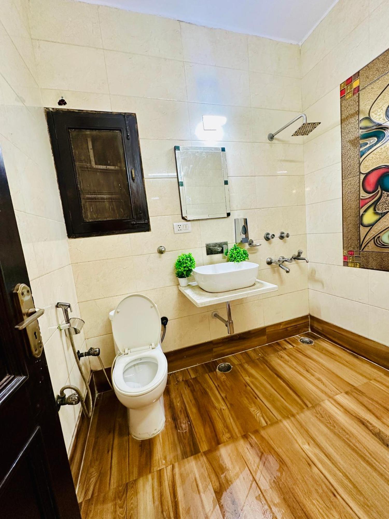 The White Scent-Near Noida Sector 18 Metro 호텔 외부 사진