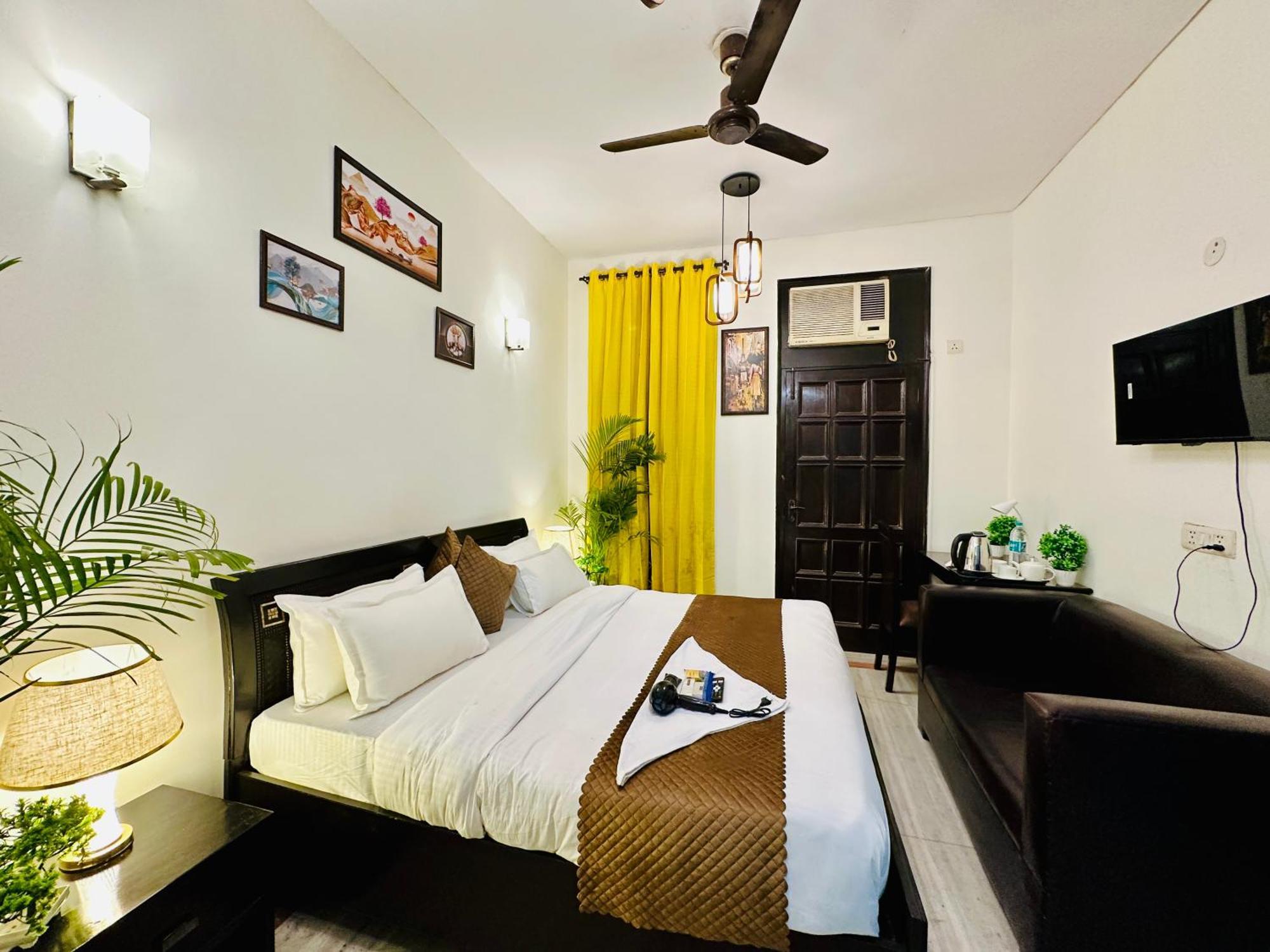 The White Scent-Near Noida Sector 18 Metro 호텔 외부 사진