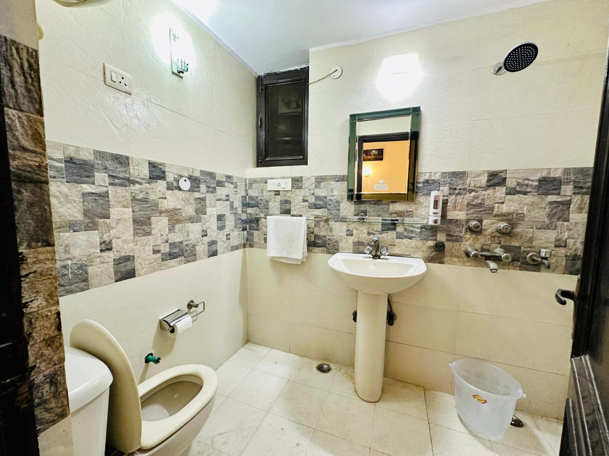 The White Scent-Near Noida Sector 18 Metro 호텔 외부 사진