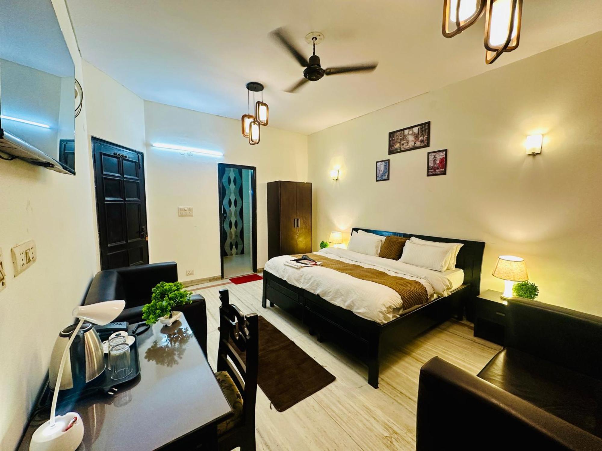 The White Scent-Near Noida Sector 18 Metro 호텔 외부 사진