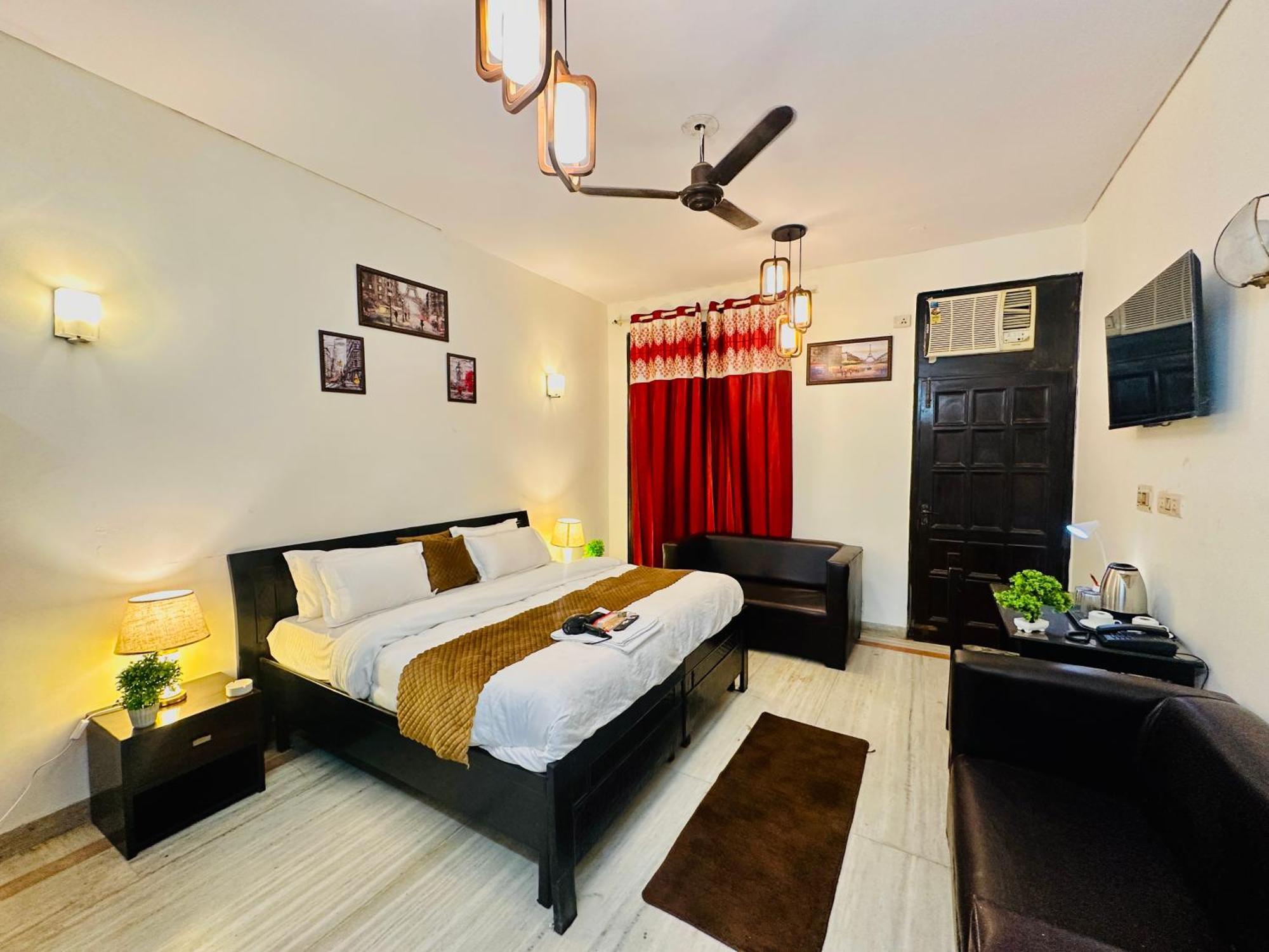 The White Scent-Near Noida Sector 18 Metro 호텔 외부 사진