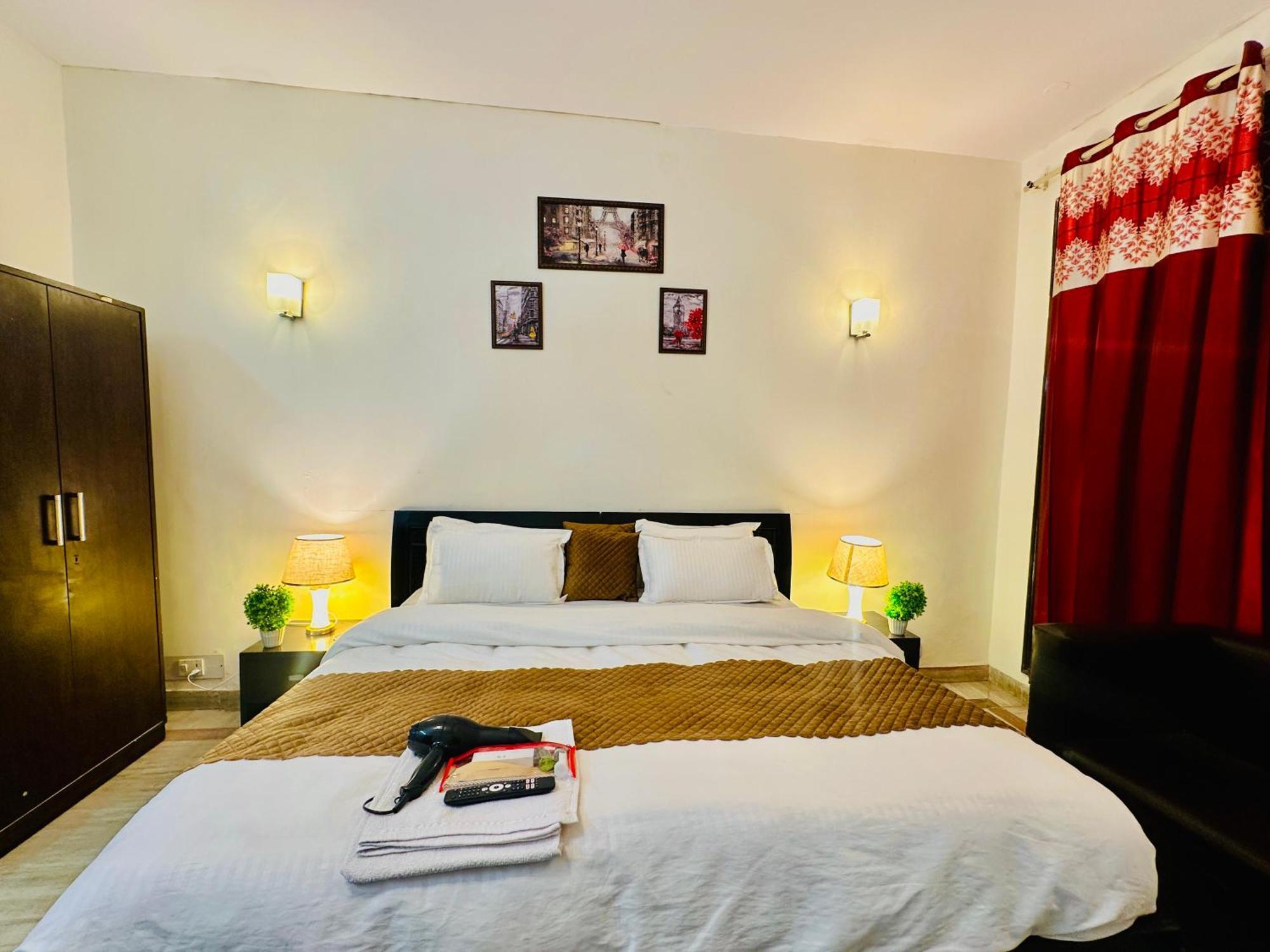 The White Scent-Near Noida Sector 18 Metro 호텔 외부 사진