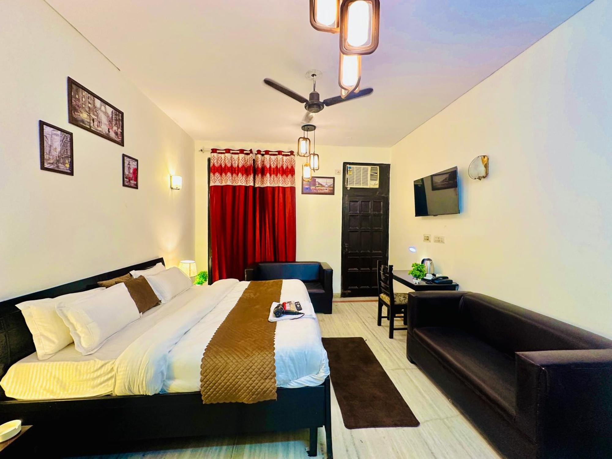 The White Scent-Near Noida Sector 18 Metro 호텔 외부 사진