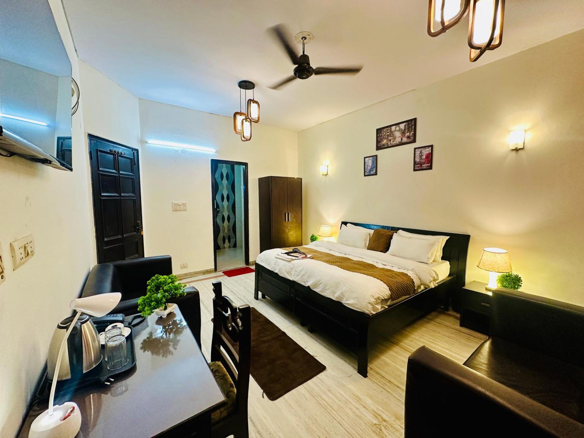 The White Scent-Near Noida Sector 18 Metro 호텔 외부 사진