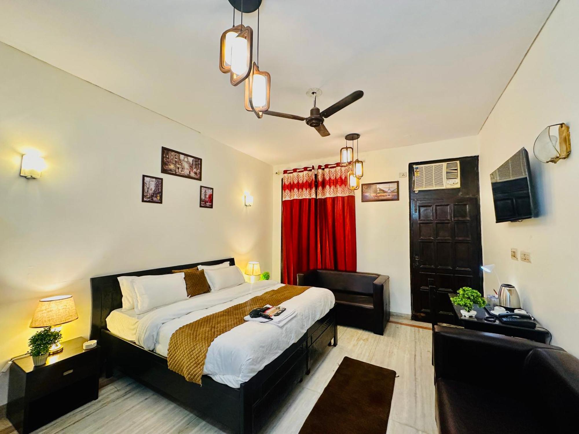 The White Scent-Near Noida Sector 18 Metro 호텔 외부 사진