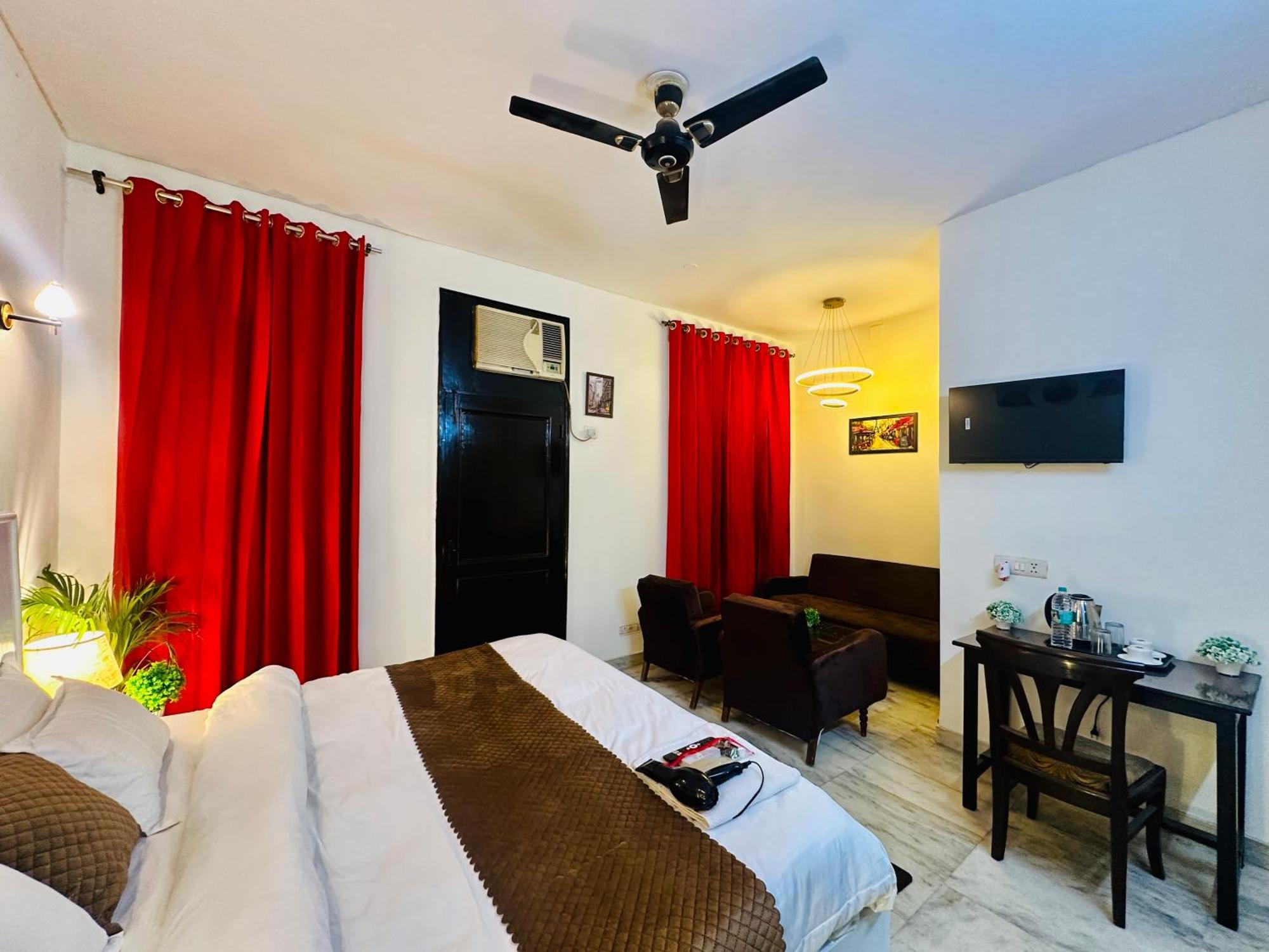 The White Scent-Near Noida Sector 18 Metro 호텔 외부 사진