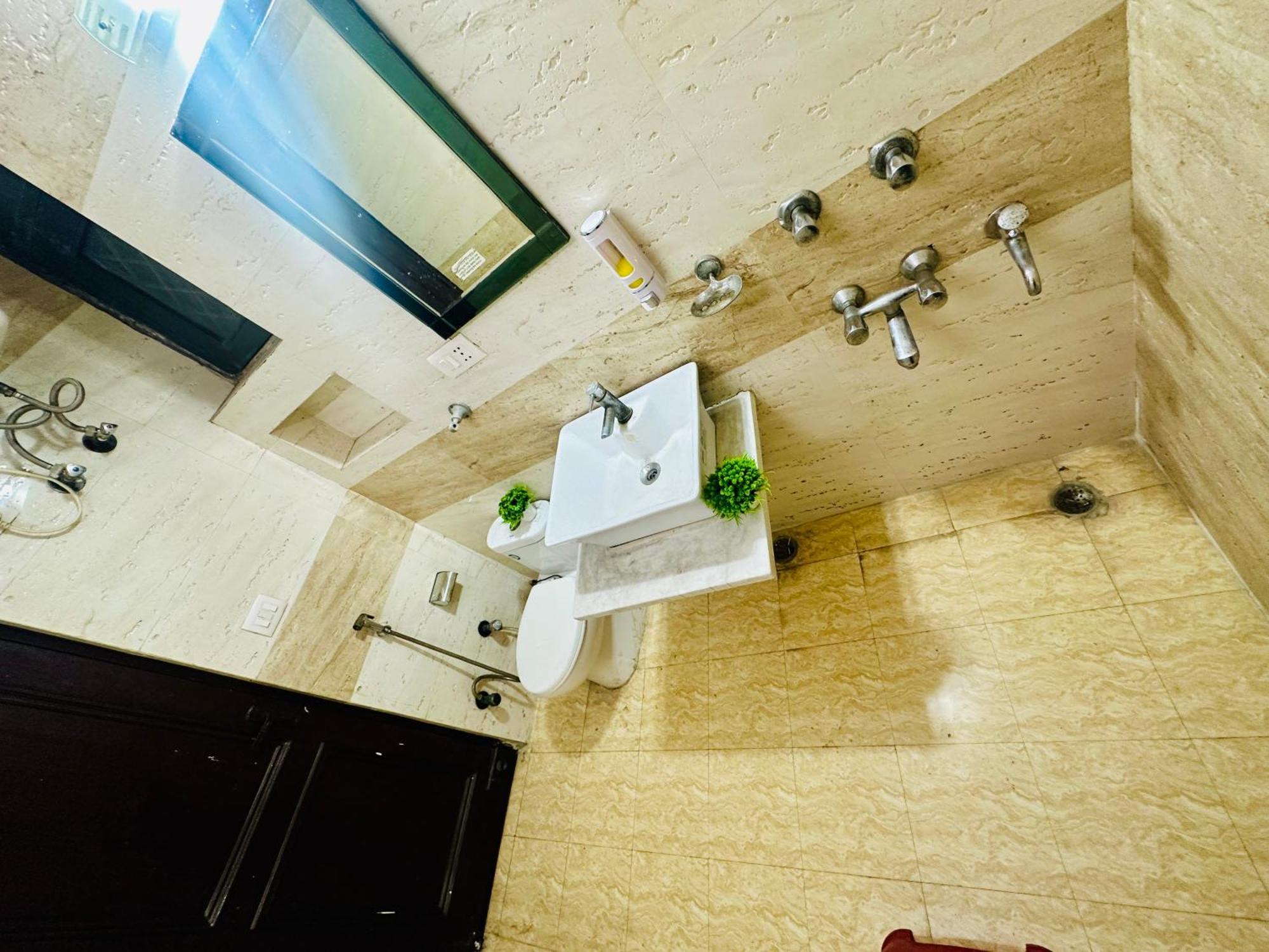 The White Scent-Near Noida Sector 18 Metro 호텔 외부 사진