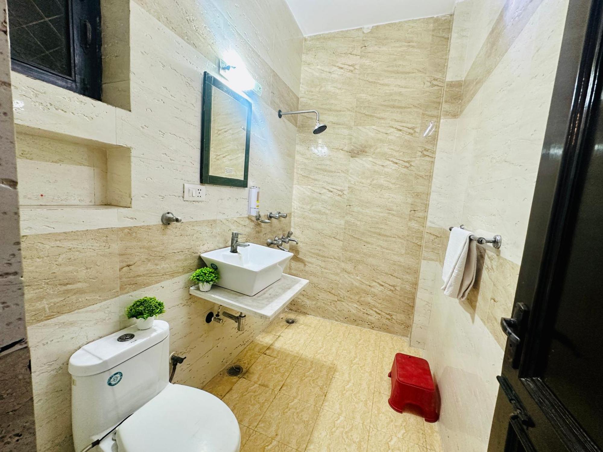 The White Scent-Near Noida Sector 18 Metro 호텔 외부 사진